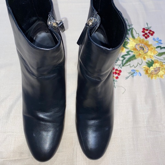 Zara Basics Vegan Leather Chunky heel Black ankle booties Women 9M New-Flaw - Picture 1 of 12